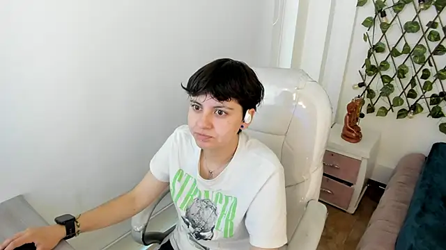 Nathaly ds online show from November 24, 2025, 7:24 pm