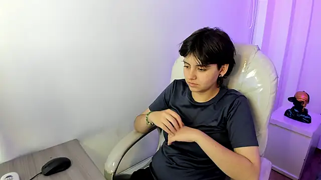 Nathaly ds online show from February 13, 2026, 7:21 pm