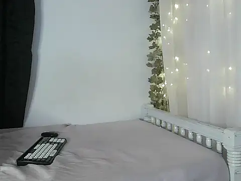 Snapshot of lishainparis18 chatting on September 27, 2025, 4:34 pm lishainparis18 online show from September 27, 2025, 4:34 pm