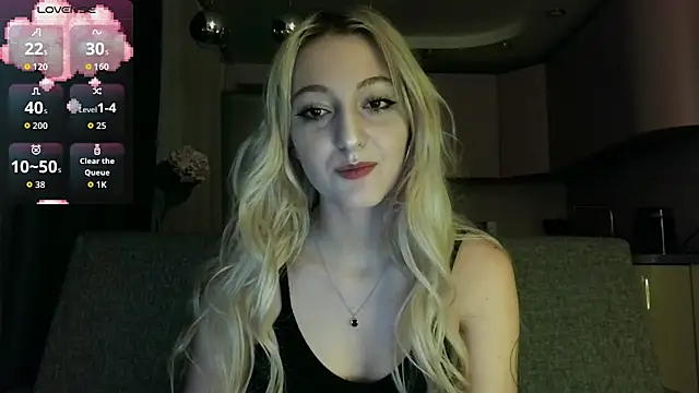 white liillyy online show from September 12, 2025, 9:59 pm