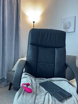 Snapshot of Mia_HarperX_ chatting on October 15, 2025, 9:37 pm Mia HarperX online show from October 15, 2025, 9:37 pm