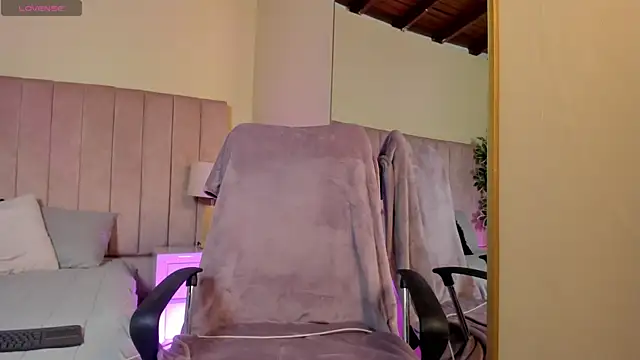 Snapshot of Mia_mtnz02 chatting on September 11, 2025, 3:56 pm Mia mtnz02 online show from September 11, 2025, 3:56 pm