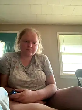 Snapshot of KadiSparkle chatting on September 30, 2025, 9:42 pm KadiSparkle online show from September 30, 2025, 9:42 pm