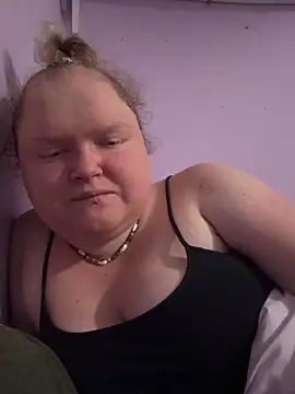 Snapshot of KadiSparkle chatting on November 3, 2025, 4:03 am KadiSparkle online show from November 3, 2025, 4:03 am