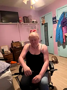 Snapshot of KadiSparkle chatting on November 4, 2025, 1:48 am KadiSparkle online show from November 4, 2025, 1:48 am