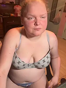 Snapshot of KadiSparkle chatting on November 11, 2025, 4:12 am KadiSparkle online show from November 11, 2025, 4:12 am