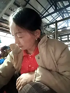 Snapshot of Exembin chatting on November 18, 2025, 7:35 am Exembin online show from November 18, 2025, 7:35 am