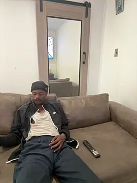 Snapshot of AllDayBbC chatting on November 7, 2025, 12:27 pm AllDayBbC online show from November 7, 2025, 12:27 pm