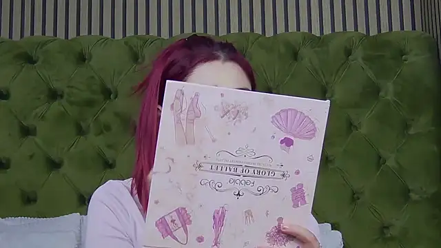 LunaHart online show from February 4, 2026, 12:33 pm