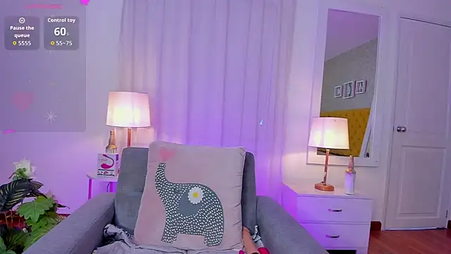 Snapshot of AuroraMiiller chatting on October 7, 2025, 9:34 pm AuroraMiiller online show from October 7, 2025, 9:34 pm