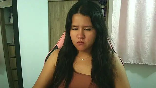 Oliviawatson1 online show from November 26, 2025, 1:01 pm