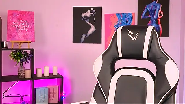 Charlotte Colinss online show from November 6, 2025, 2:56 am