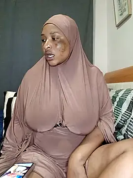 Sweetbxxx24 online show from April 13, 2026, 3:39 pm