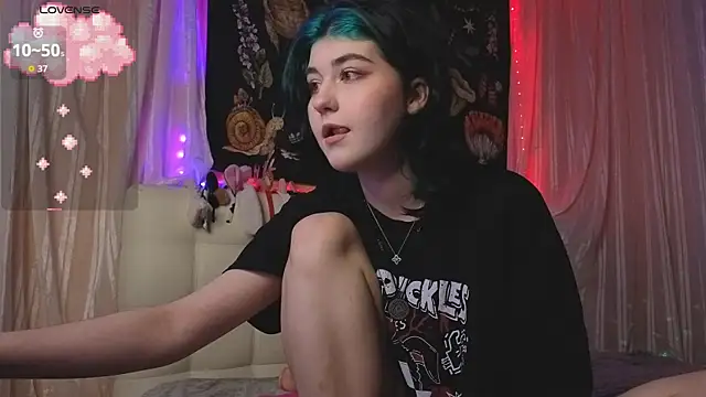 Snapshot of Miko_Meow chatting on September 15, 2025, 4:51 pm Miko Meow online show from September 15, 2025, 4:51 pm