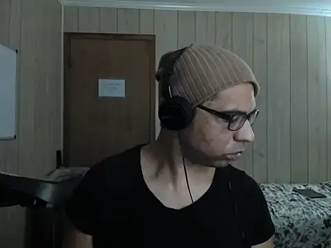 Snapshot of NaturalBeautyQueen chatting on October 27, 2025, 7:40 pm NaturalBeautyQueen online show from October 27, 2025, 7:40 pm