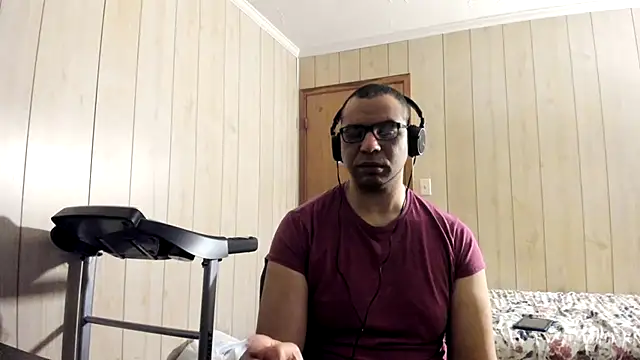 NaturalBeautyQueen online show from July 3, 2026, 1:06 pm