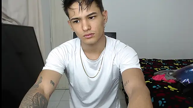 Alex mojica online show from September 24, 2025, 7:23 am