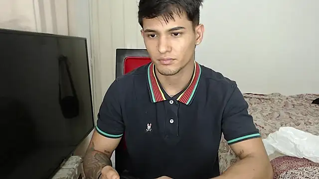 Alex mojica online show from October 15, 2025, 5:18 am