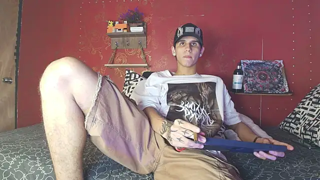 Snapshot of _realwav chatting on October 12, 2025, 9:41 am realwav online show from October 12, 2025, 9:41 am