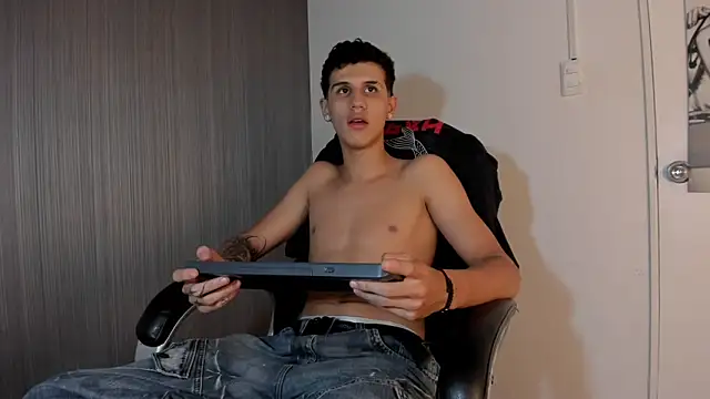 Snapshot of _realwav chatting on October 18, 2025, 5:46 pm realwav online show from October 18, 2025, 5:46 pm