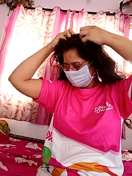 Snapshot of thanusi_2 chatting on February 3, 2026, 4:32 am thanusi 2 online show from February 3, 2026, 4:32 am