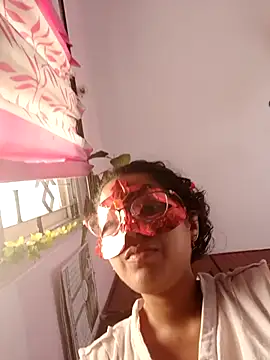 Snapshot of thanusi_2 chatting on February 27, 2026, 4:12 am thanusi 2 online show from February 27, 2026, 4:12 am