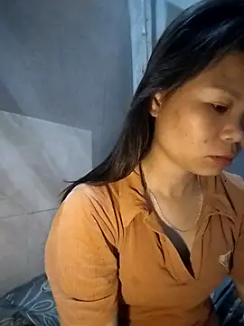 LinhNa999 online show from April 14, 2026, 9:32 pm