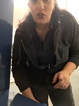 Snapshot of monella821 chatting on November 28, 2025, 5:26 pm monella821 online show from November 28, 2025, 5:26 pm