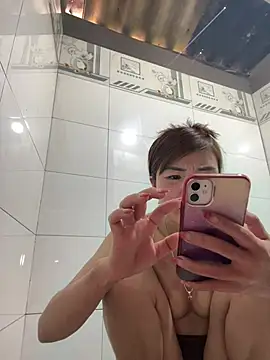 Snapshot of Sunny_lotus chatting on February 16, 2026, 5:14 am Sunny lotus online show from February 16, 2026, 5:14 am