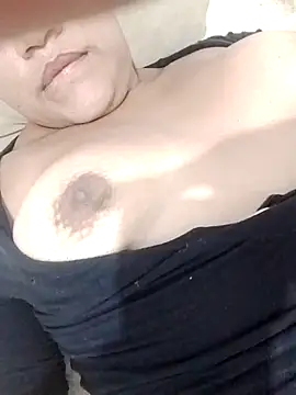 Manugata085 online show from April 12, 2026, 9:42 pm