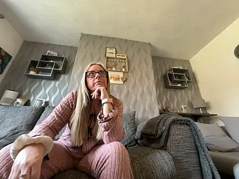 Snapshot of Anastasia-BlondeXX chatting on March 11, 2026, 9:15 am Anastasia-BlondeXX online show from March 11, 2026, 9:15 am