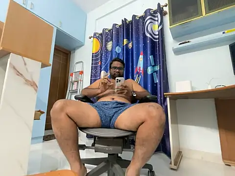 Snapshot of snickersnee chatting on February 10, 2026, 4:55 pm snickersnee online show from February 10, 2026, 4:55 pm