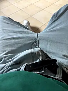 Manu97k online show from October 13, 2025, 3:01 pm