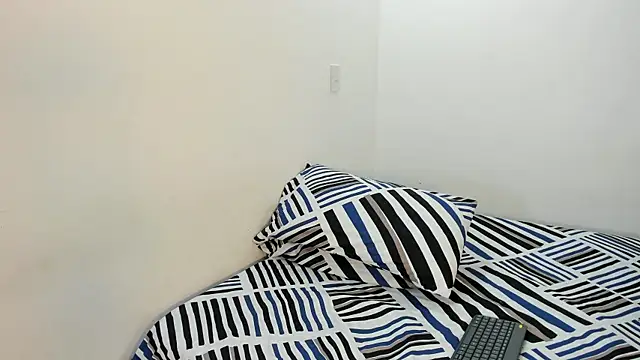 CristinaPiccone online show from November 1, 2025, 1:13 pm