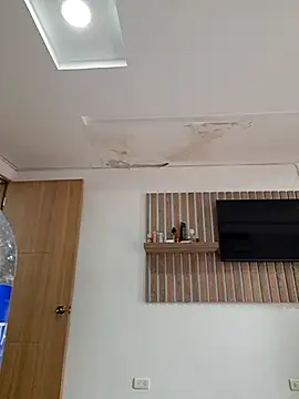 sarah garcia  online show from November 1, 2025, 7:27 pm