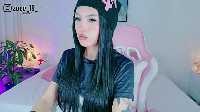 cuteezoe online show from March 17, 2026, 3:22 am