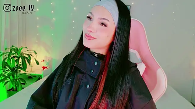 cuteezoe online show from March 24, 2026, 2:49 am