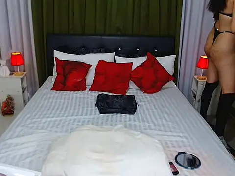 petitetsbigloads online show from February 13, 2026, 8:27 pm