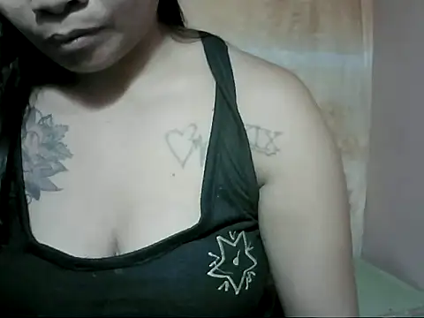 Snapshot of sexymorenapinay_33 chatting on October 20, 2025, 12:11 am sexymorenapinay 33 online show from October 20, 2025, 12:11 am