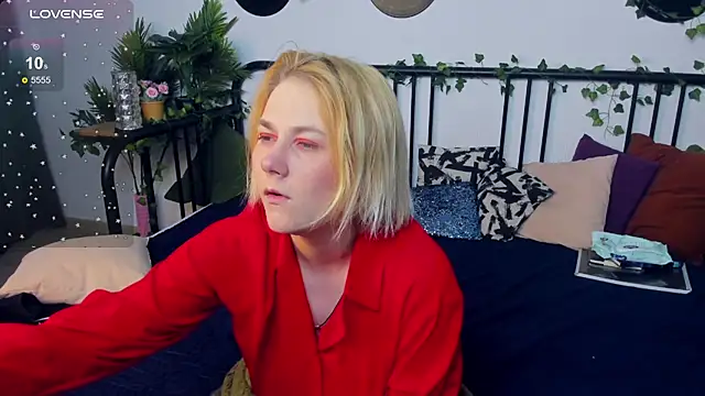 Snapshot of AliceMaurik chatting on September 12, 2025, 8:14 am AliceMaurik online show from September 12, 2025, 8:14 am