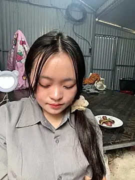 Snapshot of Julia-Elsa chatting on November 3, 2025, 6:03 am Julia-Elsa online show from November 3, 2025, 6:03 am