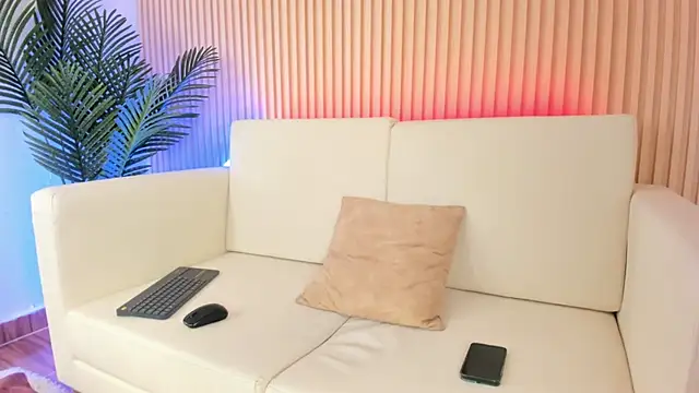 Brunette  boy online show from October 4, 2025, 3:48 am