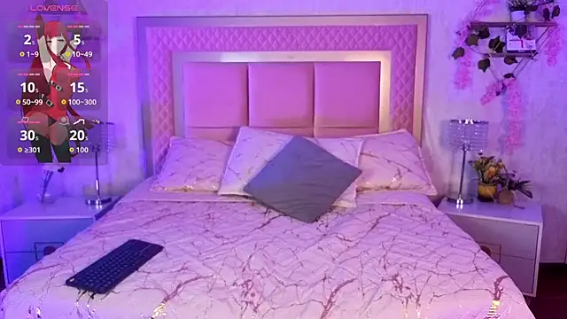 AlanaOdison online show from October 20, 2025, 8:42 pm