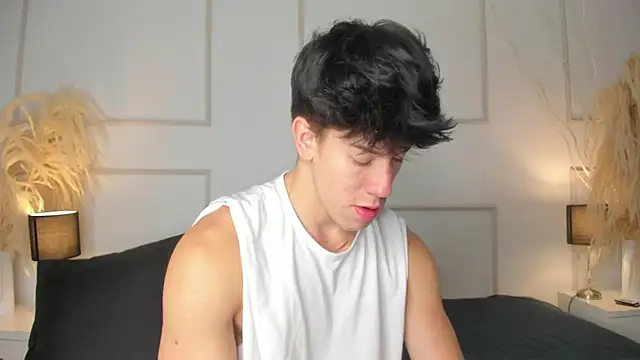 Snapshot of MaxCooper1 chatting on October 28, 2025, 8:22 pm MaxCooper1 online show from October 28, 2025, 8:22 pm