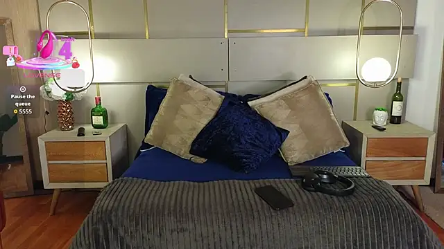 Lina Montclair online show from April 11, 2026, 7:51 pm