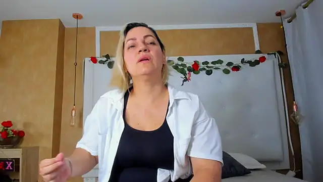 Heidy milf online show from March 26, 2026, 6:46 pm