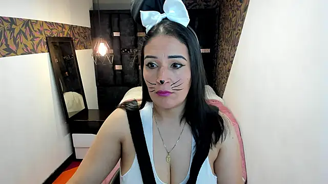 Snapshot of Barbara_fox__ chatting on October 31, 2025, 3:40 am Barbara fox online show from October 31, 2025, 3:40 am