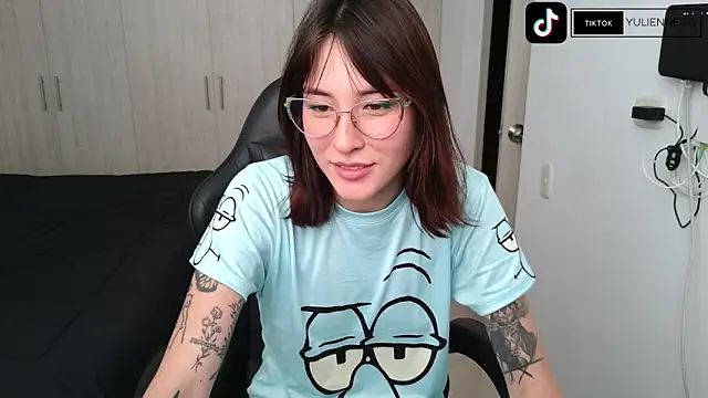 Snapshot of Yulienneg chatting on November 6, 2025, 7:48 pm Yulienneg online show from November 6, 2025, 7:48 pm