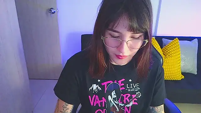 Yulienneg online show from February 1, 2026, 1:04 am