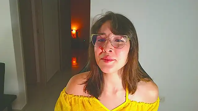 Yulienneg online show from April 14, 2026, 12:49 am